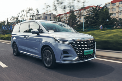 纯电动MPV对决 荣威iMAX8 EV与岚图梦想家纯电版，纳米材料技术加持下的较量